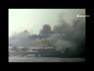 Trageti në flakë, ende rreth 300 persona në bord - Top Channel Albania - News - Lajme