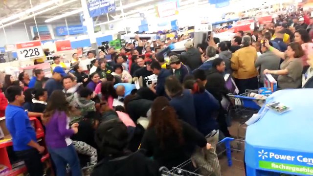 Crazy Wal-Mart Black Friday fight for TV