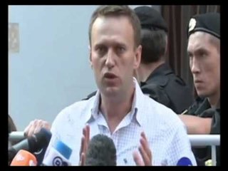 OPOZITARI ALEKSEJ NAVALNI DENOHET ME KUSHT NGA GJYKATA POR I VELLAI BURGOSET LAJM