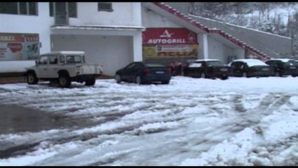 4 PERSONA NE PRANGA, RRUGA QAFE-THANE-POGRADEC