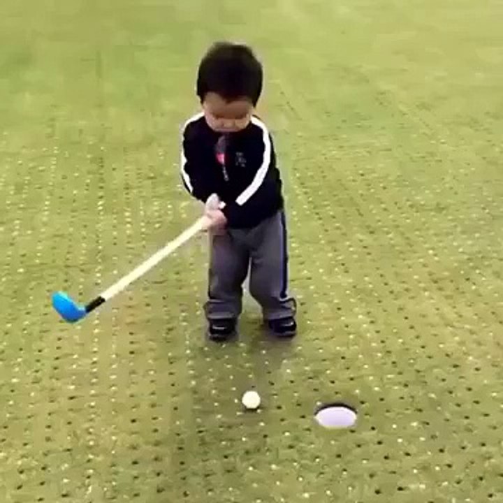 child playing the golf