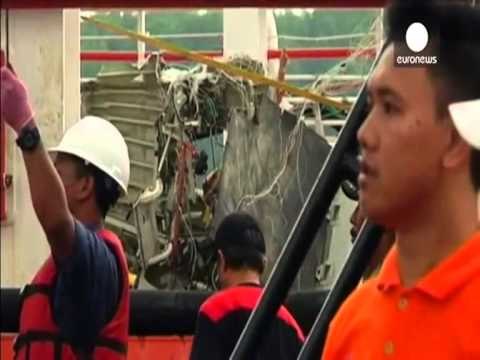 GJENDEN KUTITE E ZEZA TE AVIONIT TE “AIR ASIA” TANI PRITET EKZAMINIMI I METJSHEM LAJM