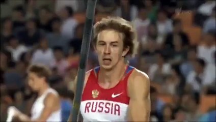 World Class Pole Vaulter Shatters Pole