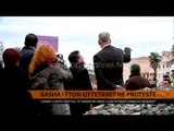 Basha fton qytetarët në protestë - Top Channel Albania - News - Lajme