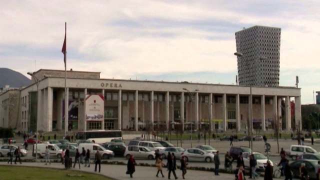 PRESIDENTI I KOMISIONIT TE VENECIAS, NESER NE TIRANE