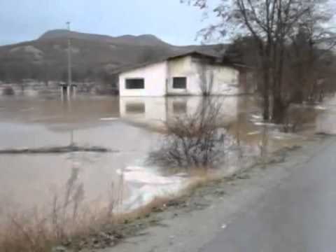 PERMBYTJE NE MAQEDONI PER SHKAK TE DALJES SE LUMIT VARDAR NGA SHTRATI LAJM