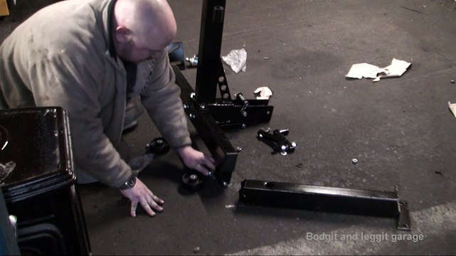 bodgit and leggit garage engine stand