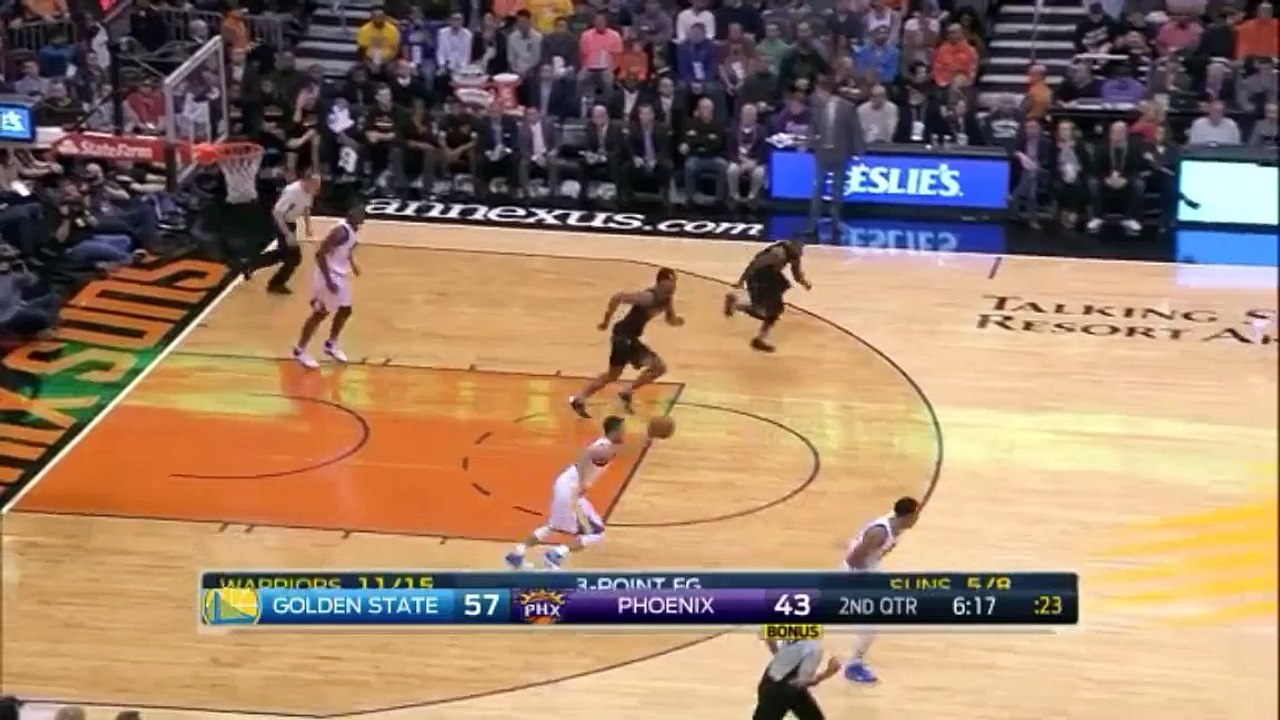 Magique : Stephen Curry fait disparaître deux défenseurs sur une feinte