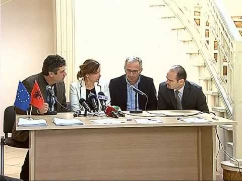 INTELEKTUALE TE HUAJ DHE SHQIPTARE FIRMOSIN PETICION PER HAPJEN E DOSJEVE LAJM