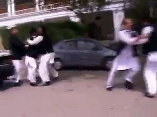 These Are The Lawyers of Pakistan, Watch How They Are Fighting