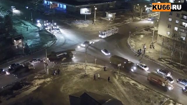 Колонна военной техники в Каменске, близ Мариуполя.