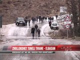 Bllokimi i rrugës Tiranë - Elbasan - News, Lajme - Vizion Plus