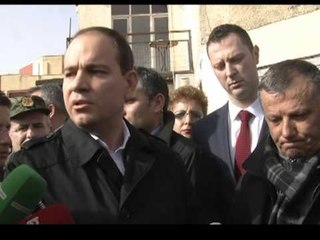 PRESIDENTI NISHANI NE ZONAT E PERMBYTURA NE FIER VIZITON BANORET NE DARZEZE LAJM