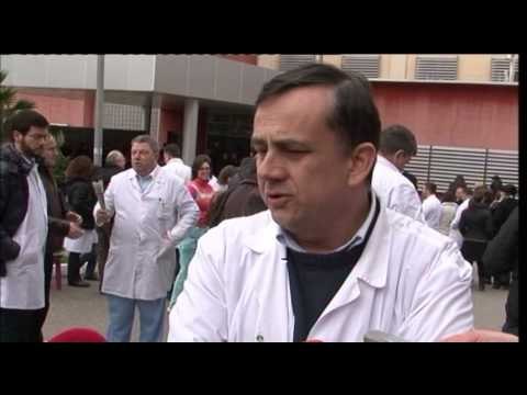MJEKET NE PROTESTE KUNDER TESTIMIT