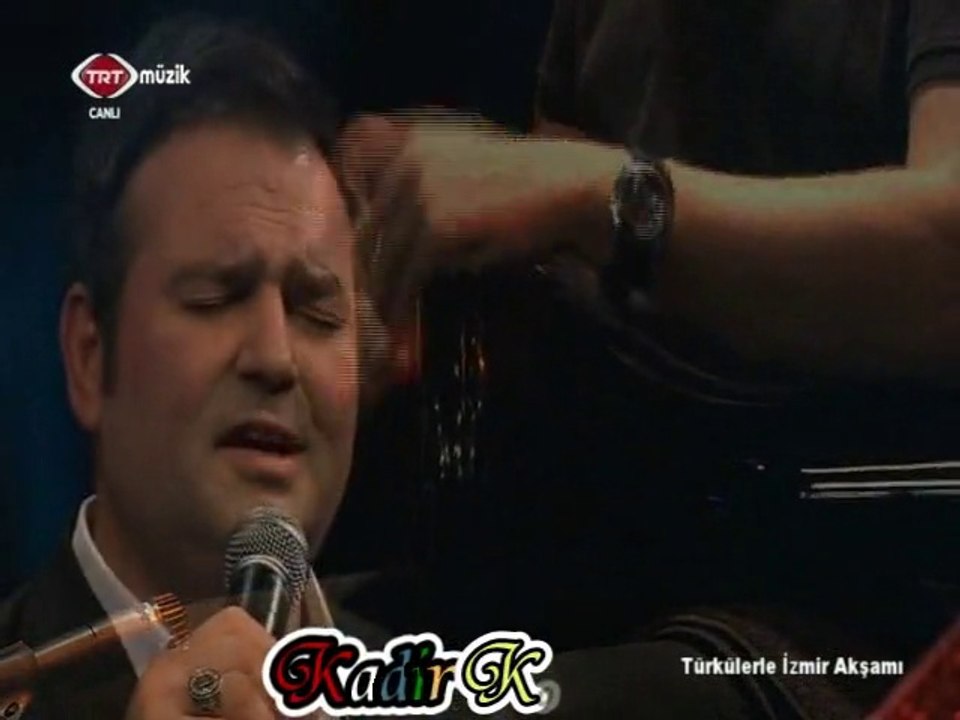 Ali Çakar _ Yeni Cami Avlusunda Ezan Sesi Var