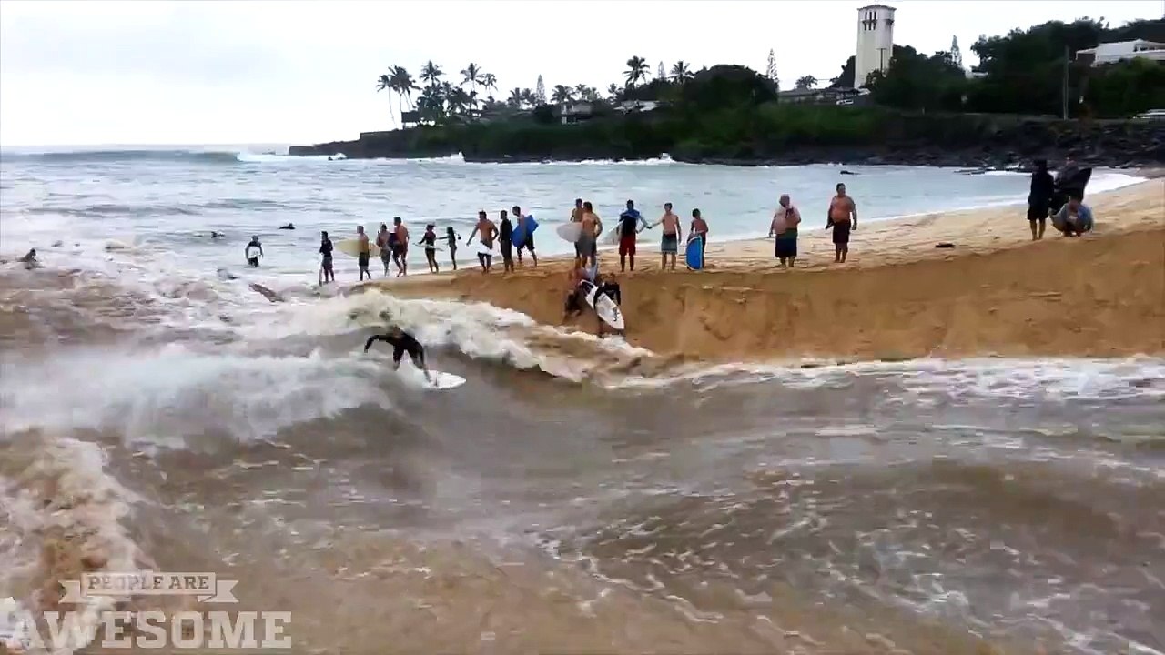 Surfer une rivière en crue qui se jette dans la mer... Magique