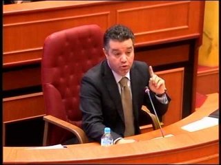 KESHILLI BASHKIAK SHTYN VENDIMIN PER DHENIEN ME KONCESION TE PARKIMEVE LAJM