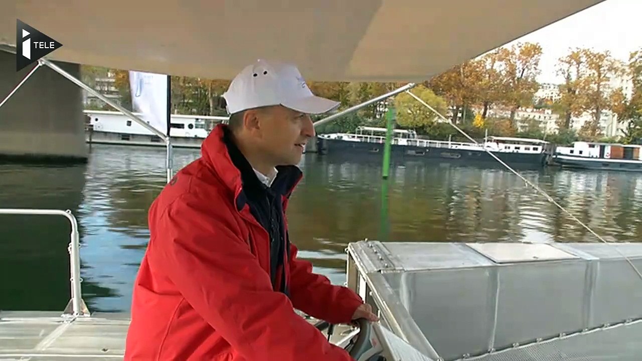 Sur la Seine, des bateaux écolos pavanent pour la COP21