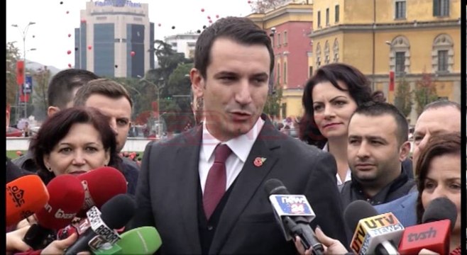 28 Nentori në Tiranë, Veliaj: Të harrojmë ndasitë, bashkë bëjmë gjëra të bukura - Ora News