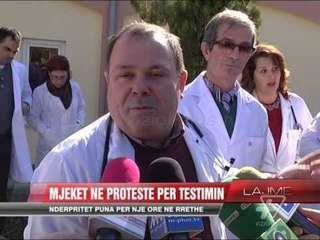 Protesta e mjekëve në rrethe - News, Lajme - Vizion Plus