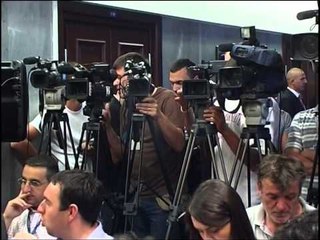 RRUGETIMI I KOSOVES NE SHEKUJ DERI NE SHPALLJEN E PAVARESISE NE 17 SHKURT 2008 LAJM