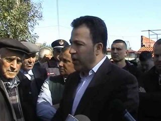 PELESHI TAKON BANORET NE DARZEZE,PREMTON DEMSHPERBLIM PER TE DEMTUARIT NGA PEMBYTJET LAJM