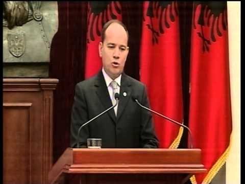 NISHANI MBESHTET NISMEN PER HAPJEN E DOSJEVE NE 25 VJETORIN E RENIES SE KOMUNIZMIT LAJM