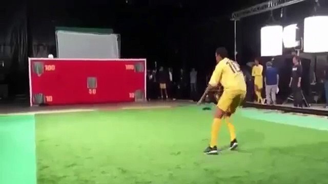 Neymar scored an awesome rabona 'free kick' goal