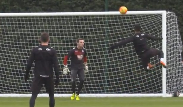 La reprise de volée kung-fu ahurissante de Fraizer Campbell !