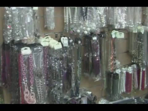 Torino - Sequestrati 1,5 milioni di prodotti falsi e pericolosi (28.11.15)