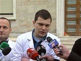 NUK NDALET PROTESTA E MJEKEVE DHE INFERMIEREVE KUNDER TESTIMIT TE MINISTRISE LAJM