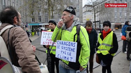Brest. Près de 200 marcheurs pour le climat (Le Télégramme)