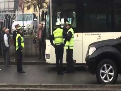 PERPLASEN AUTOBUZET URBANE, SHOFERET E DEHUR ARRESTOHEN NE FLAGRANCE LAJM