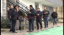 Gropa e hapur për pallat të ri, rrezikon shembjen e atij pranë, evakuohen 34 familje- Ora News