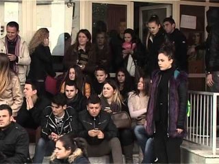NDERPRITET GREVA E STUDENTEVE,PUBLIKOHET VIDEO E NDERHYRJES SE FORCAVE TE POLICISE LAJM