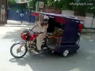 Funny Rikshaw Stunt On Road