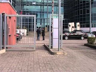 ADRIATIK LLALLA SHKARKON EUGEN BECIN NE VEND TE TIJ KOMANDOHET ADNAN XHOLI LAJM