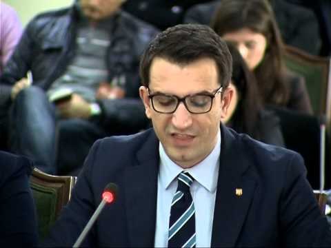 SHQYRTOHET DRAFTI PER HAPJEN E DOSJEVE, OPOZITA MUNGON NE KOMISIONIN E LIGJEVE LAJM