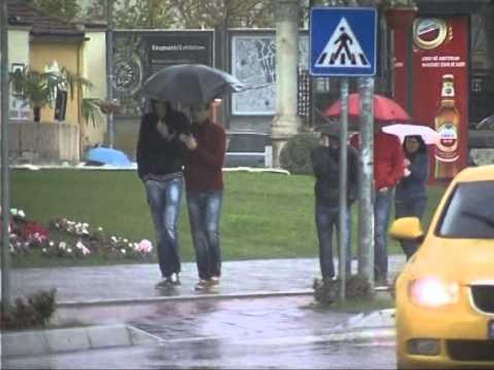 MOTI I KEQ NE TE GJITHE SHQIPERINE PRITEN PERMBYTJE DHE VERSHIME NE SHKODER LAJM