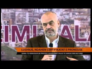 Lushnje, ndahen certifikatat e pronësisë - Top Channel Albania - News - Lajme