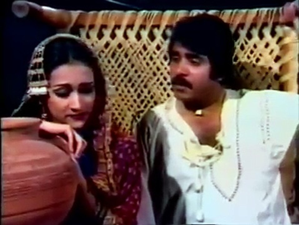 10961036_418127611679352_1956112845_n.mp4