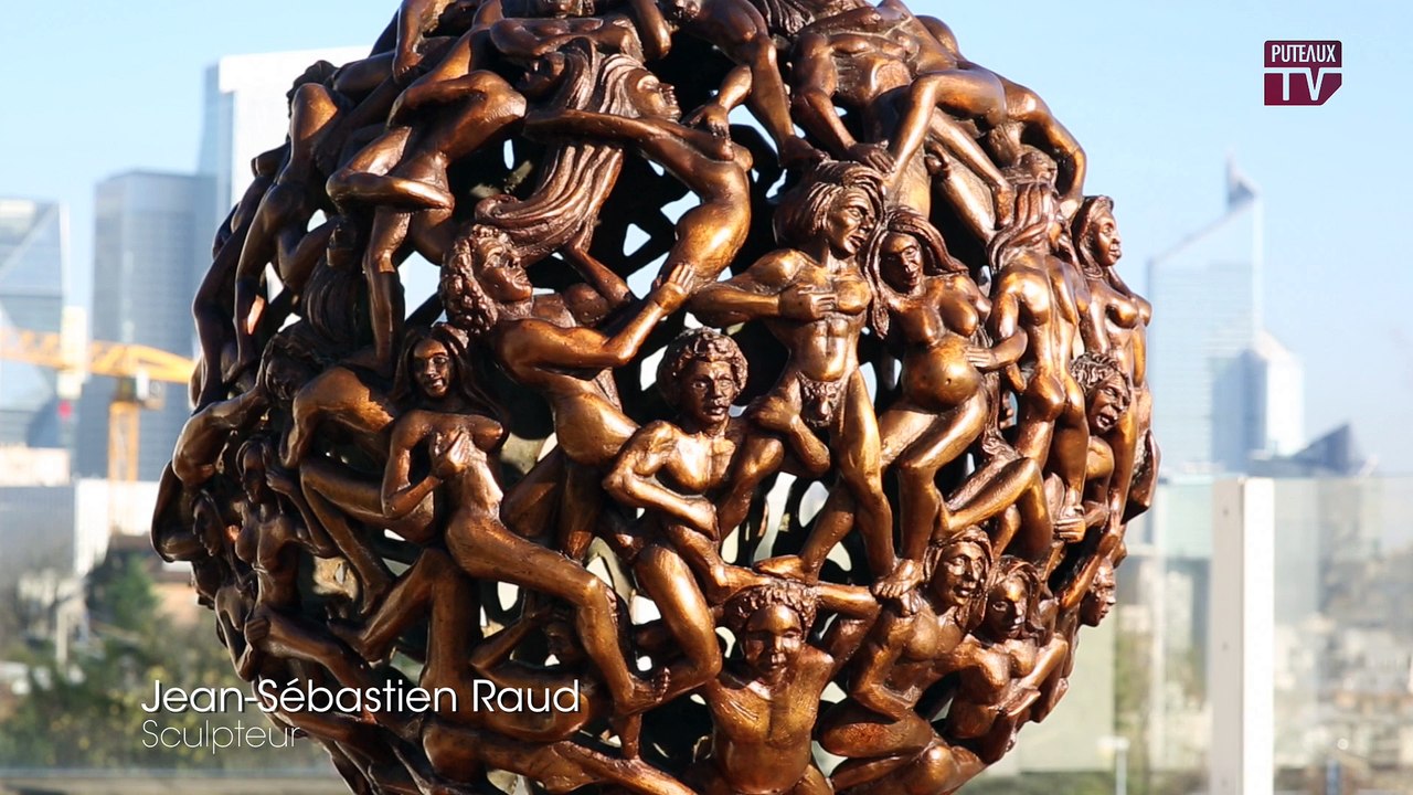 L'artiste Jean Sebastien Raud présente sa sculpture "SPHERE" à la  COP 21 Paris le Bourget