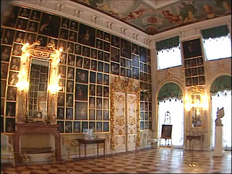 Inside Peterhof 04
