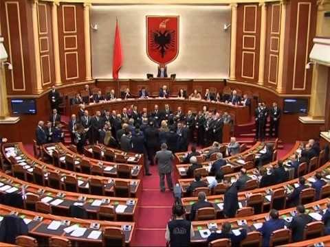 PARLAMENTI MBAN PUNIMET NE KOHE REKORD MBYLLET PER 15 MINUTA SEANCA LAJM
