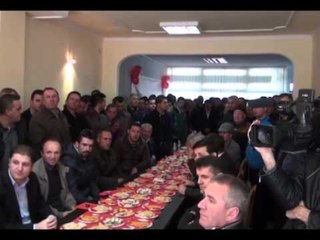 FLETETHIRRJE KUNDER QEVERISE SE GRUEVSKIT NE QYTETET SHQIPTARE TE MAQEDONISE LAJM