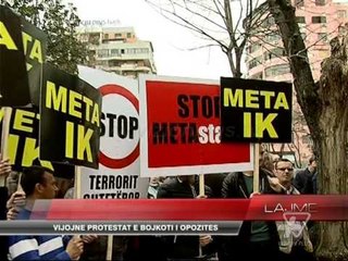 Protesta e demokratëve para Kuvendit - News, Lajme - Vizion Plus