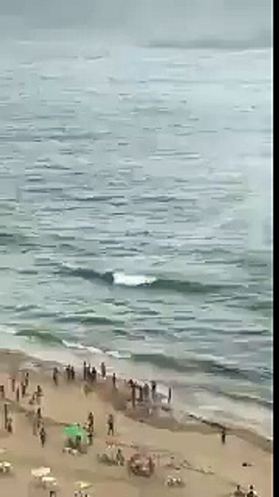 Dangerous  Water Rowling Hit The People HD