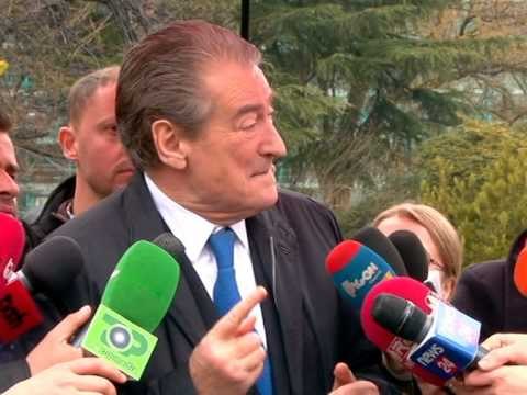 MBAHET PROTESTA E OPOZITES PARA PARLAMENTIT POR MUNGOJNE BERISHA DHE BASHA LAJM