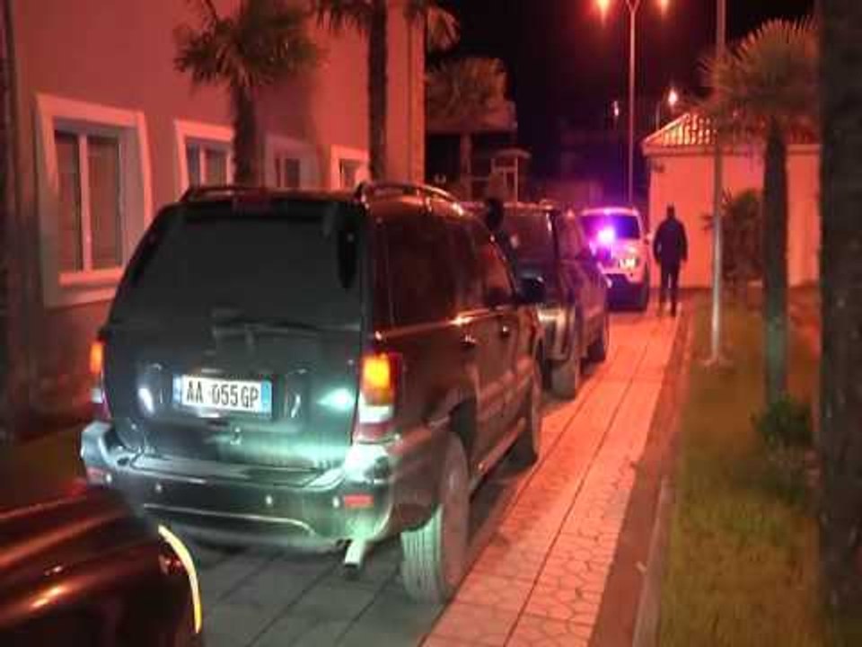 PLAGOSET POLICI NE VLORE GJATE PERPLASJES ME ARME ME TRAFIKANTET E DROGES LAJM