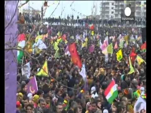 LIDERI I PARTISE KURDE OÇALAN THIRRJE PER PAQE ME TURQINE DHE FUND TE KRYENGRITJEVE LAJM